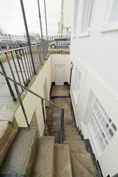 Stylish Beach Front Retreat 2 Bedrooms Herne Bay Exterior foto